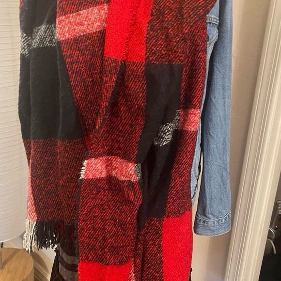 Torrid wrap/Scarf/shawl red ,black and white - Picture 1 of 7